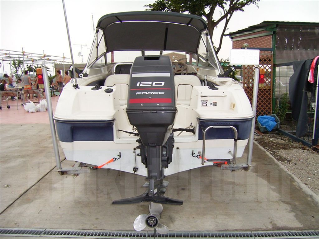 ベイライナー カプリ 1702LS 40周年記念モデル | 【中古艇ドットコム