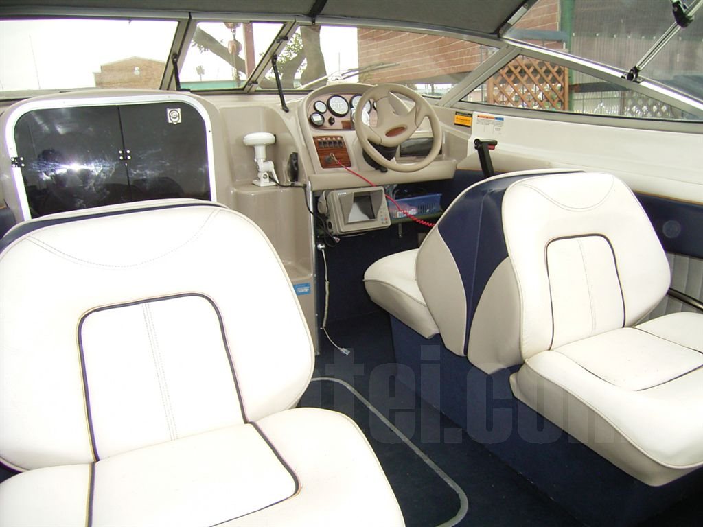 ベイライナー カプリ 1702LS 40周年記念モデル | 【中古艇ドットコム