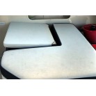 運転席を倒すとフラットなスペースになります。