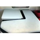 運転席を倒すとフラットなスペースになります。
