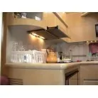 コンロの上には換気扇が有ります。