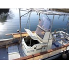 コンソール前からエンジンのメンテナンスを行います。