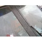 窓枠は白くスレていますが、綺麗に塗装し直します。