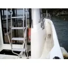 黒く見えるウォークアラウンドの汚れは土です。水で洗い流せます。