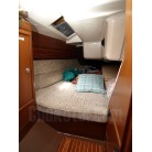 一部天井のパネルを修理中