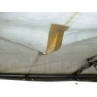 オーニングの破れは、左右に約20cm