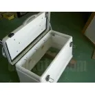シート下はバッテリーが納まります。