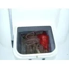 普段は物入れですが、生簀です。