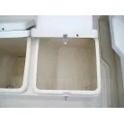 操縦席下は収納庫です。