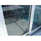 リアガラス2枚共にヒビがあります。