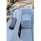 バッテリーボックスが見えます　木はロッドキーパーの為のものでしょうか