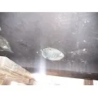 船底のソナーの穴です。