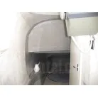 キャビン前部のカットにより船内の天井の状態
