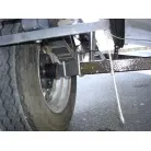 トレーラーのホーシングはストーンガード塗装済み。