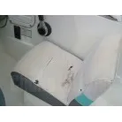 シートは左右共に破れがあります