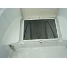 船首側小物入れ。