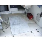 フロアの一段盛り上がっている所にＢＯＸ状の運転席＆後部座席等が装着されていました