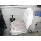 キャプテンシートには、１枚クッション材が敷かられています。