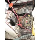 バッテリーは取り外されて無い状態(右舷エンジンの前)