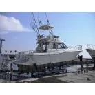 船名のカッテイングシートの剥離作業中