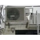 エアコンの室外機。