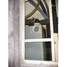 キャプテンシートの足元ハッチ内の樹脂製清水タンク
