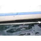 右舷側船体側面のフィンの後端部