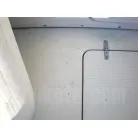 イケスのコーナーにクモの巣状態有り。
