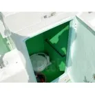 右舷側の清水タンク下部分にある個室トイレです。