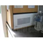 発電機操作盤下の電子レンジ。