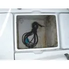 イケスは左右2つに独立していま