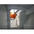 キャビン内部よりキャビン入口を撮影。