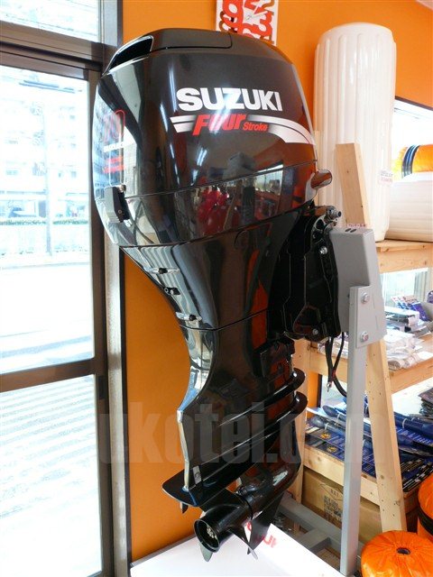 SUZUKIの4スト90馬力の船外機です。（スズキ4ストローク船外機