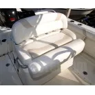 座面が折りたためます。⇒