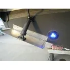 フラップ脇にはLEDランプを装備
