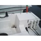 ロッドホルダー(左)と3連ロッドポスト(右)