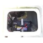 左舷後方がバッテリーです。