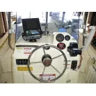 写真のホンデック製GPS魚探は、付属しません