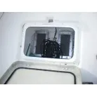 エレキ用バッテリー格納庫。