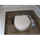 マリントイレは手動式