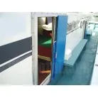 前方の客室入口
