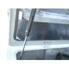 エンジンルームハッチゲートのシリンダーも抜けもない