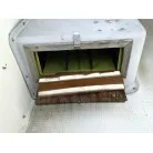 助手席後部の小物入れの木製の蓋は作り直したほうがよさそうです