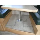 ダイネッティー テーブルを下げてシートを乗せベッドスペースに