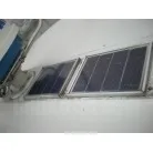 ソーラーパネル(バッテリー充電用)。