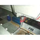 100V/3KWインバーター(奥の青いBOX)