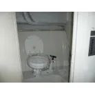 個室トイレ付きでゲストも安心です