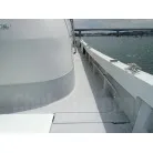 左舷サイドウォークも広く安心です