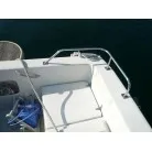 トランサムハンドレール付きでゲストも安心です