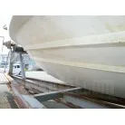 ハル下部に水垢汚れあり